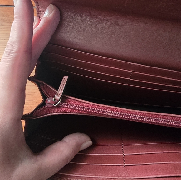 Authentic Gucci Wallet - Picture 12 of 13